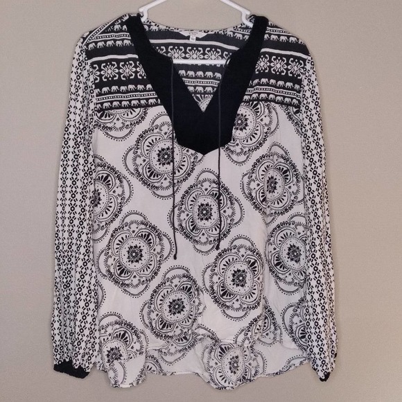 crown & ivy Tops - 𝅺CROWN & Ivy Elephant Mandala V Neck Blouse Top